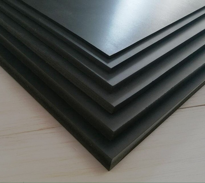 Planchas de PVC espumado negro a medida