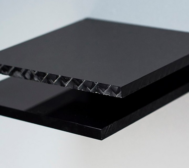 Planche en méthacrylate noir sur mesure